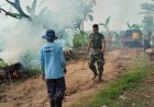 Kabut Asap Tak Hentikan Semangat Satgas TMMD Sragen Bersihkan Area Pengecoran
