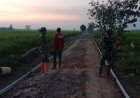 Semangat TMMD Sragen: Pengecoran Jalan Rampung Hingga Senja Demi Warga