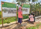 Semangat Gotong Royong TMMD Sragen: Papan Sketsel Roboh, TNI-Warga Bersatu Tegakkan Kembali